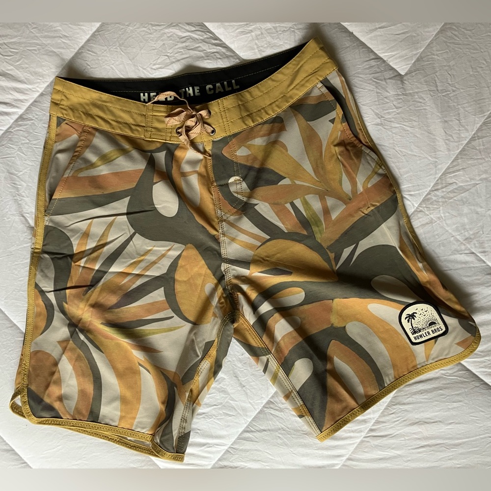 Howler Brothers NWOT Men’s Stretch Bruja Boardshorts - Size 31
